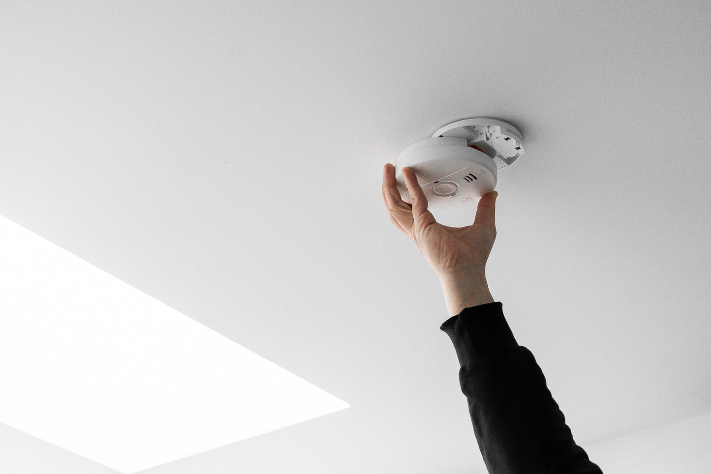 LIFESAVER 6800RL 240V Photoelectric Smoke Alarm + 10YR Lithium Batttery Backup
